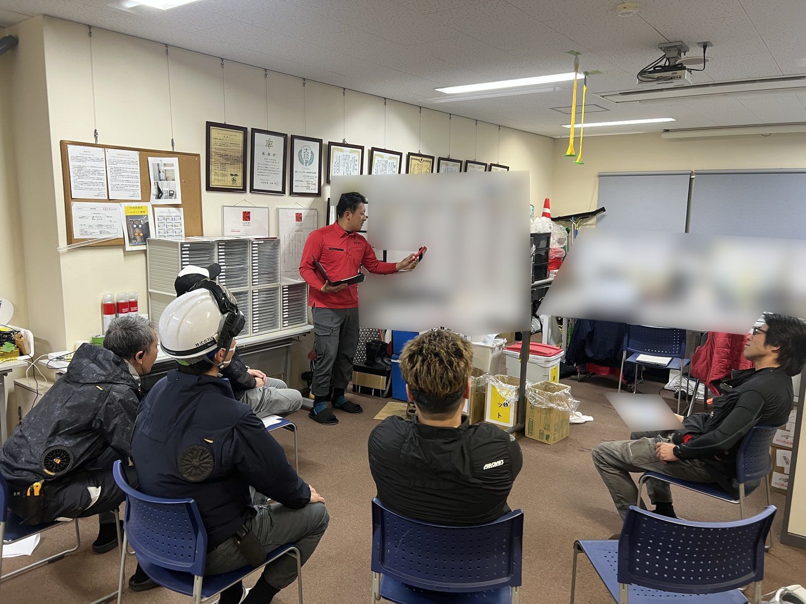 リーダーたちが集まって当日の計画を確認